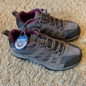 Size 8 Columbia hiking shoes. Never worn. NWT